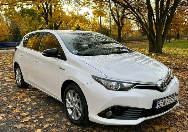 Toyota Auris cena 51900 przebieg: 222255, rok produkcji 2016 z Poręba małe 191